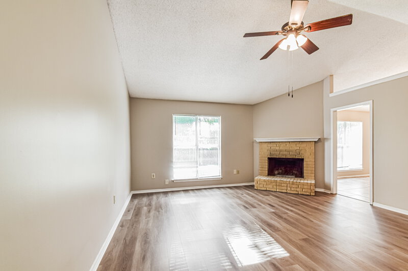 1,700/Mo, 7171 Dunbarton Dr Horn Lake, MS 38637 Living Room View 2