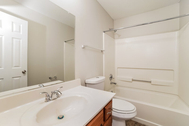 1,435/Mo, 3421 Laurelwood St Horn Lake, MS 38637 Bathroom View 2