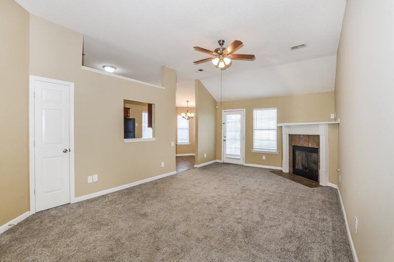 1,700/Mo, 7642 Fox Hunt Dr E Olive Branch, MS 38654 Living Room View 2