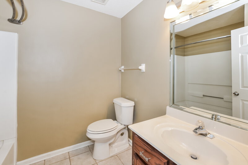 1,700/Mo, 7642 Fox Hunt Dr E Olive Branch, MS 38654 Bathroom View