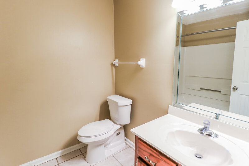 1,705/Mo, 7642 Fox Hunt Dr E Olive Branch, MS 38654 Bathroom View
