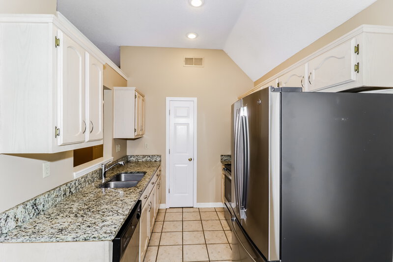 1,740/Mo, 50 Steffani Dr Southaven, MS 38671 Kitchen View