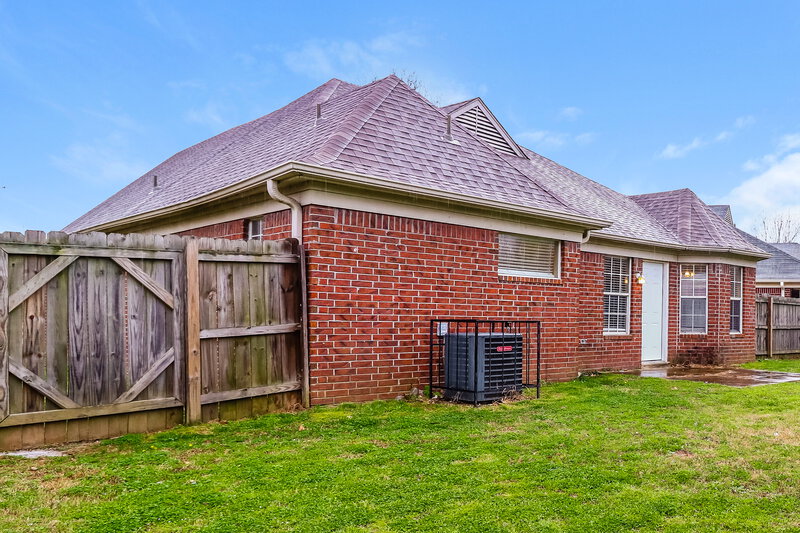 1,740/Mo, 50 Steffani Dr Southaven, MS 38671 Rear View 2
