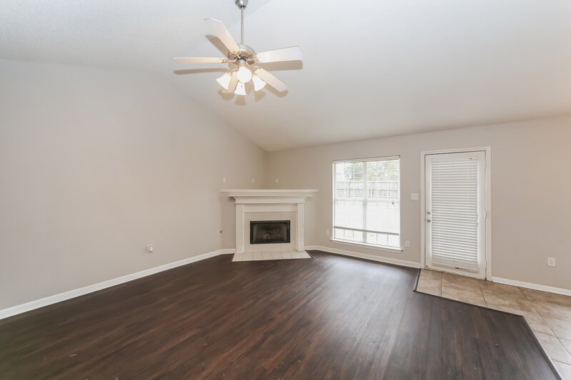 1,585/Mo, 1979 Cresent Ln Southaven, MS 38671 Living Room View 2