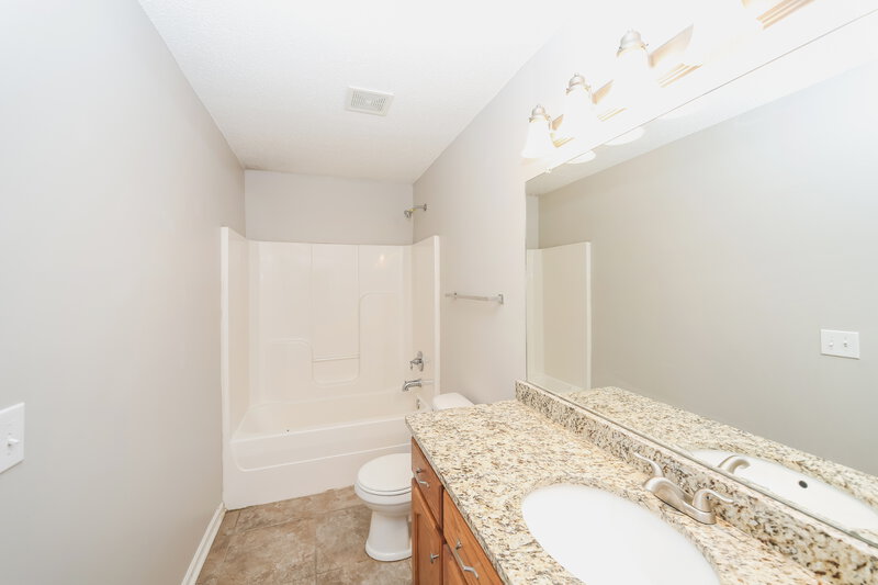 1,585/Mo, 1979 Cresent Ln Southaven, MS 38671 Main Bathroom View