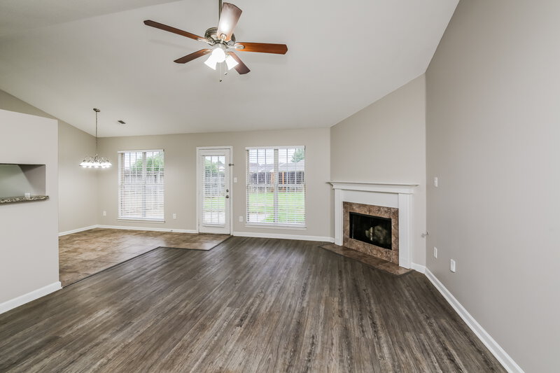 1,755/Mo, 7927 Nature Walk Dr Southaven, MS 38671 Living Room View 2