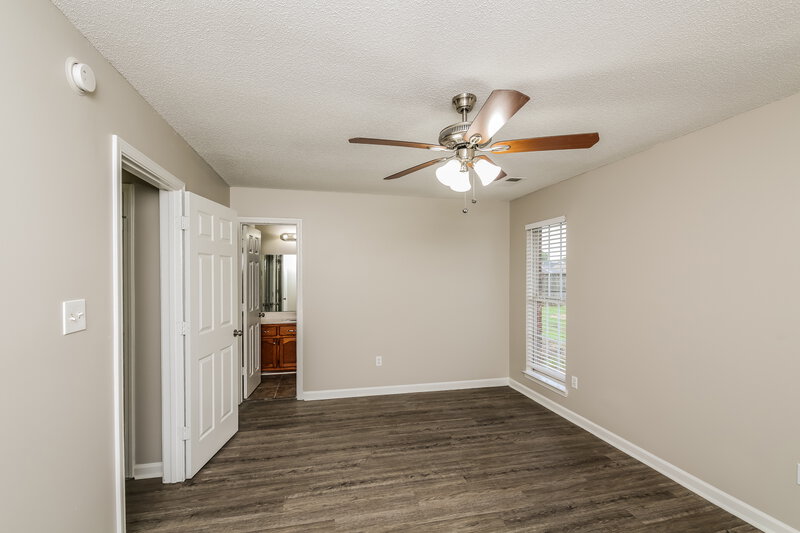 1,755/Mo, 7927 Nature Walk Dr Southaven, MS 38671 Main Bedroom View 2
