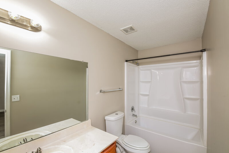 1,755/Mo, 7927 Nature Walk Dr Southaven, MS 38671 Main Bathroom View