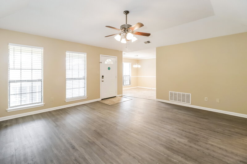 2,510/Mo, 6659 Valerie Dr Olive Branch, MS 38654 Living Room View 2