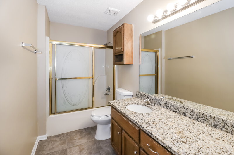 2,510/Mo, 6659 Valerie Dr Olive Branch, MS 38654 Main Bathroom View