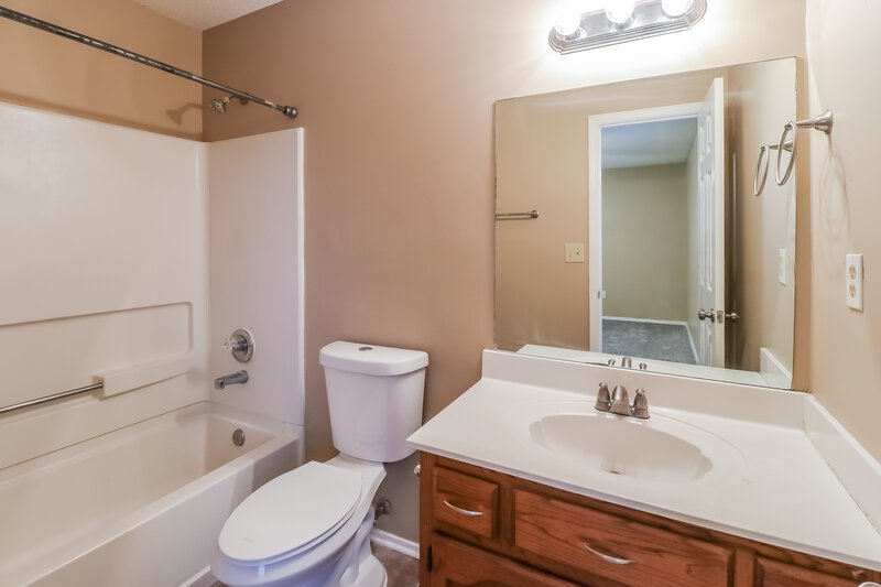 1,485/Mo, 10063 Palmer Dr Olive Branch, MS 38654 Main Bathroom View