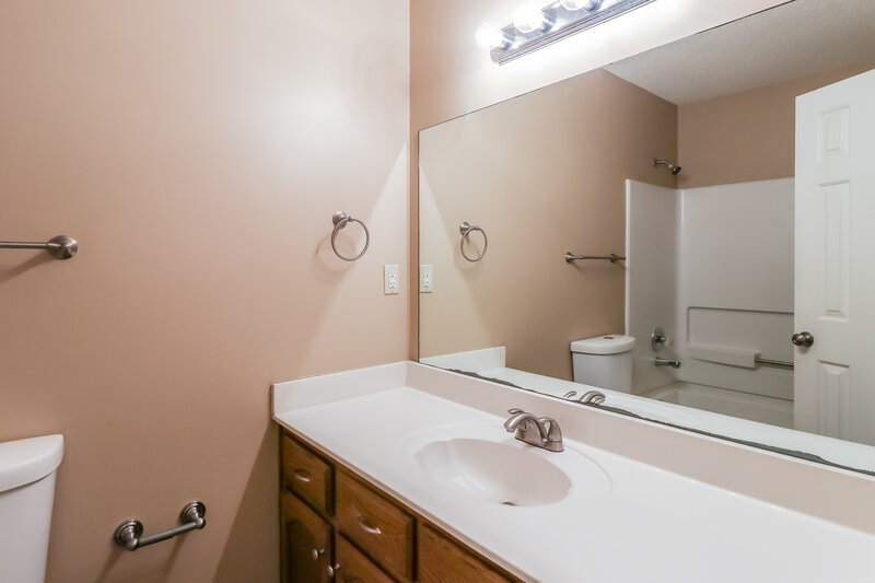 1,485/Mo, 10063 Palmer Dr Olive Branch, MS 38654 Bathroom View