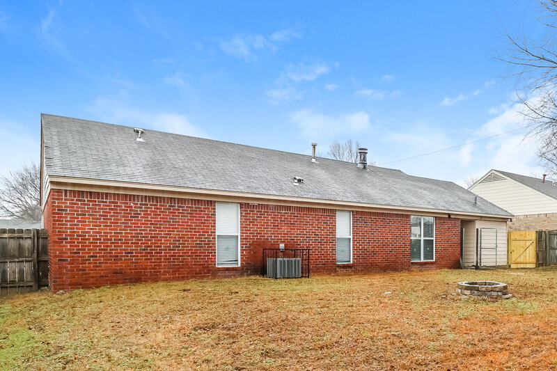 1,485/Mo, 10063 Palmer Dr Olive Branch, MS 38654 Rear View