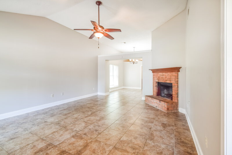 1,695/Mo, 7711 Iris Cove Southaven, MS 38671 Living Room View