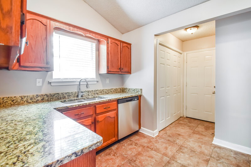 1,695/Mo, 7711 Iris Cove Southaven, MS 38671 Kitchen View