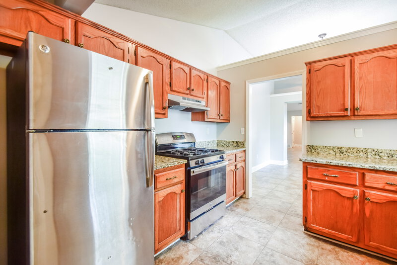 1,695/Mo, 7711 Iris Cove Southaven, MS 38671 Kitchen View 2