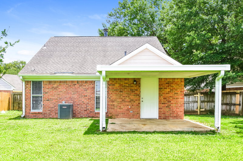 1,695/Mo, 7711 Iris Cove Southaven, MS 38671 Rear View