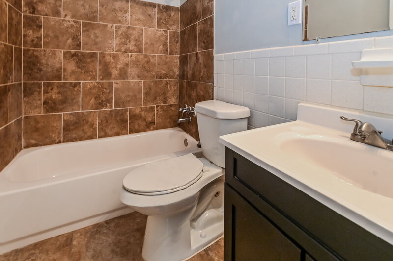 1,395/Mo, 3570 Bryn Mawr Dr Horn Lake, MS 38637 Main Bathroom View