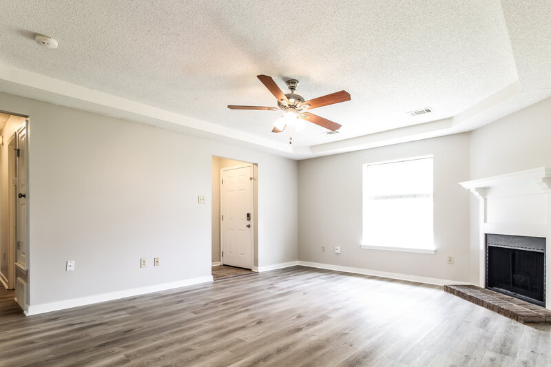 1,700/Mo, 7109 Tudor Ln Horn Lake, MS 38637 Living Room View