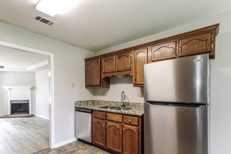 1,700/Mo, 7109 Tudor Ln Horn Lake, MS 38637 Kitchen View 2