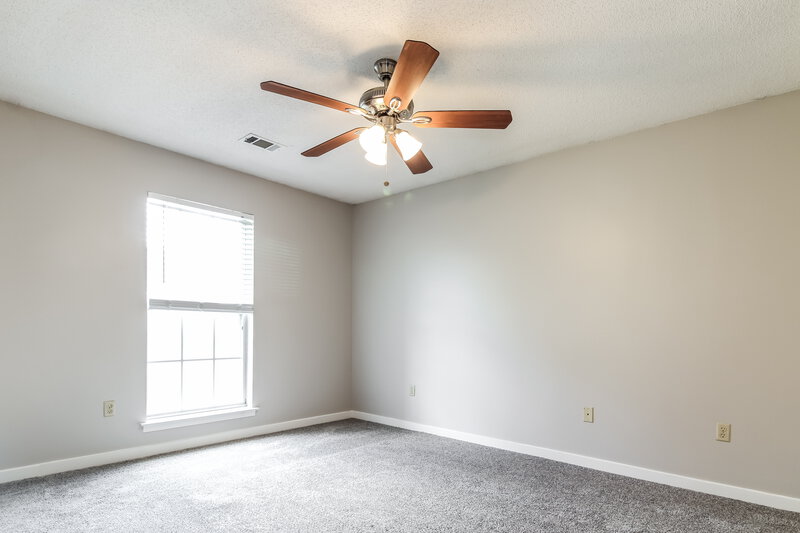 1,700/Mo, 7109 Tudor Ln Horn Lake, MS 38637 Main Bedroom View
