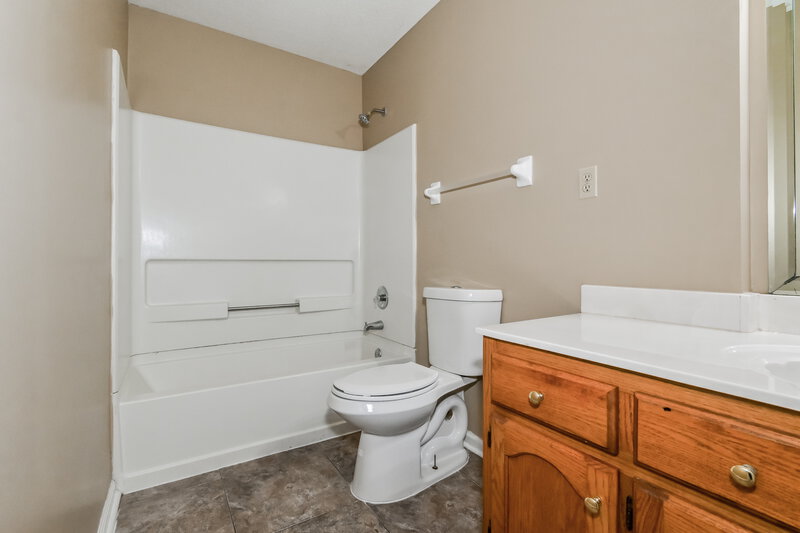 1,765/Mo, 5905 Kayla Dr Southaven, MS 38671 Bathroom View