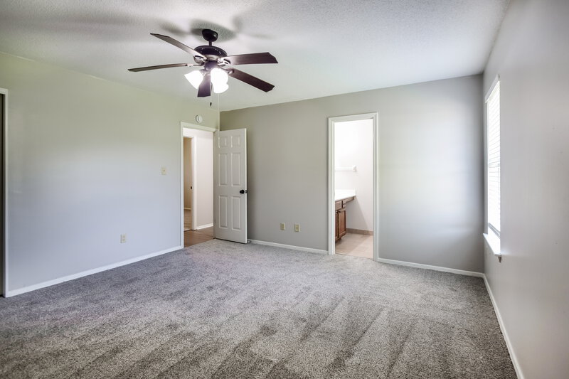 1,605/Mo, 2545 Waverly Dr Horn Lake, MS 38637 Main Bedroom View 3