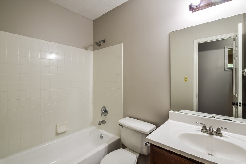 1,605/Mo, 2545 Waverly Dr Horn Lake, MS 38637 Bathroom View 2