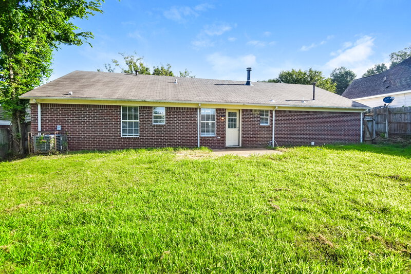 1,605/Mo, 2545 Waverly Dr Horn Lake, MS 38637 Rear View