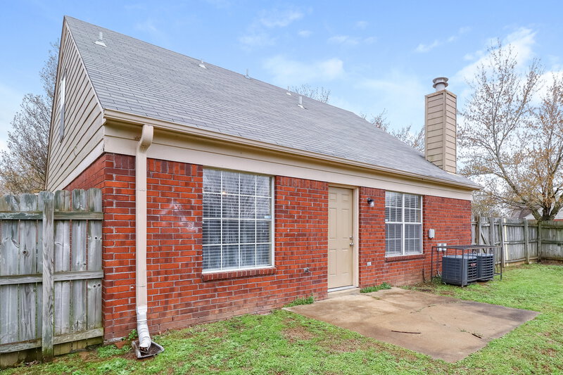 1,450/Mo, 5577 Steffani Dr Southaven, MS 38671 Rear View