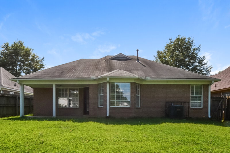1,710/Mo, 7218 Durango Dr Horn Lake, MS 38637 Rear View