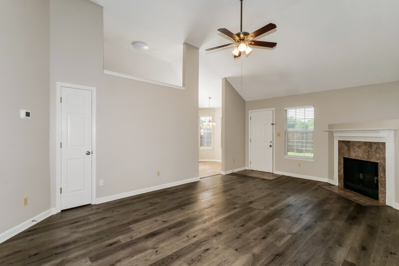 1,545/Mo, 5975 Alexandria Ln Southaven, MS 38671 Living Room View 2