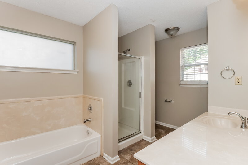 1,545/Mo, 5975 Alexandria Ln Southaven, MS 38671 Main Bathroom View