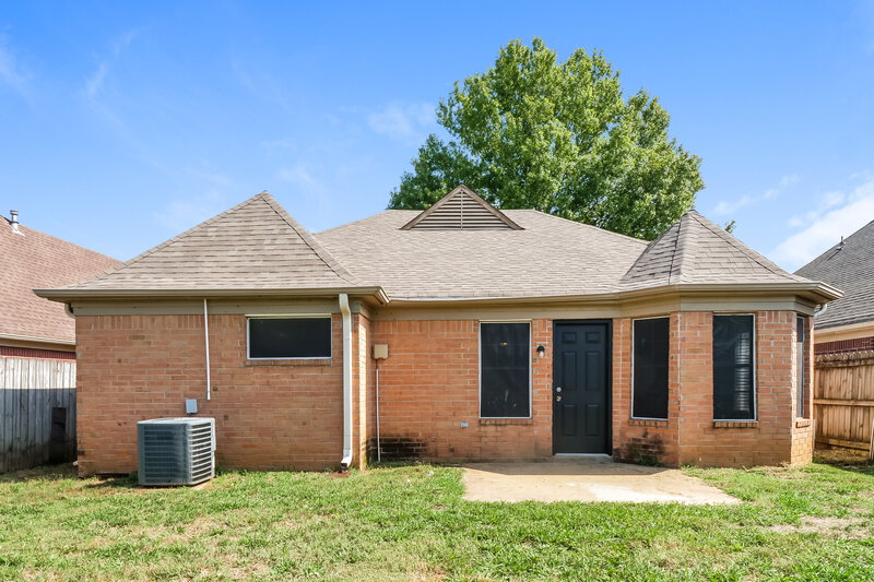 1,545/Mo, 5975 Alexandria Ln Southaven, MS 38671 Rear View