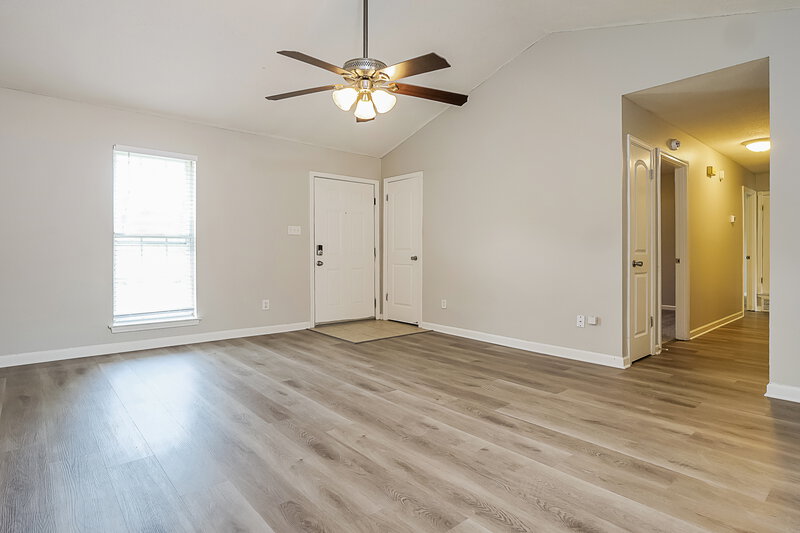 1,545/Mo, 3880 Warrington Dr Horn Lake, MS 38637 Living Room View 2