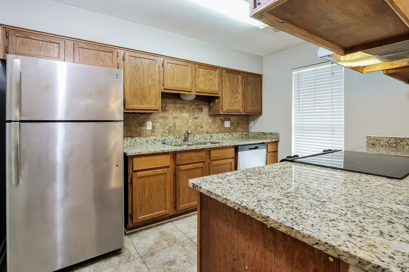 1,545/Mo, 3880 Warrington Dr Horn Lake, MS 38637 Kitchen View 2