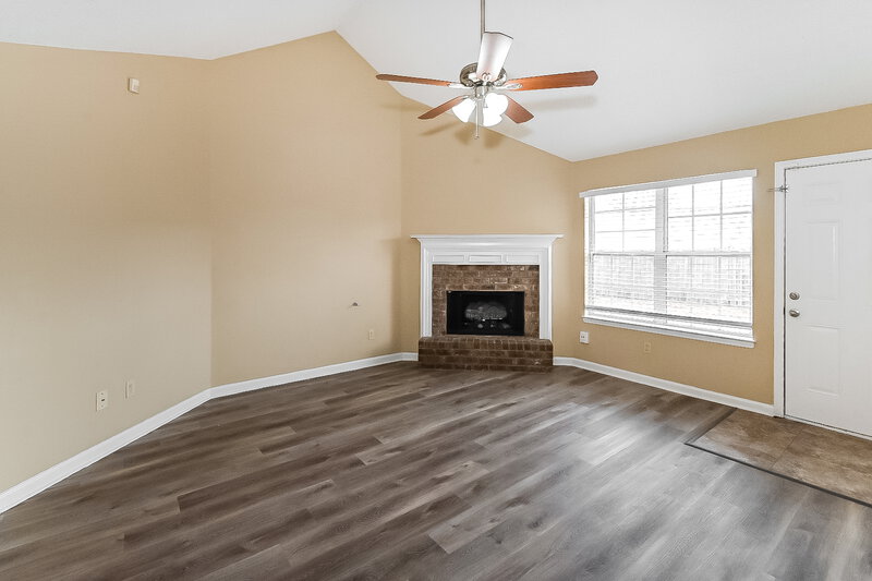 1,665/Mo, 7380 Jennifer Dr Horn Lake, MS 38637 Living Room View 2