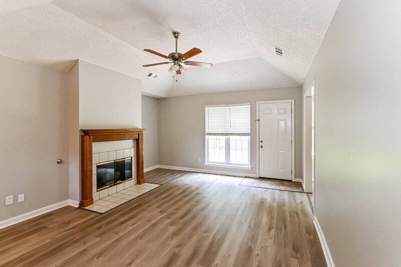 1,615/Mo, 9889 Leigh Ann Dr Olive Branch, MS 38654 Living Room View 2