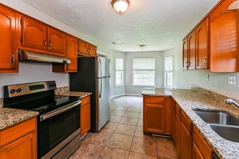 1,615/Mo, 9889 Leigh Ann Dr Olive Branch, MS 38654 Kitchen View 2