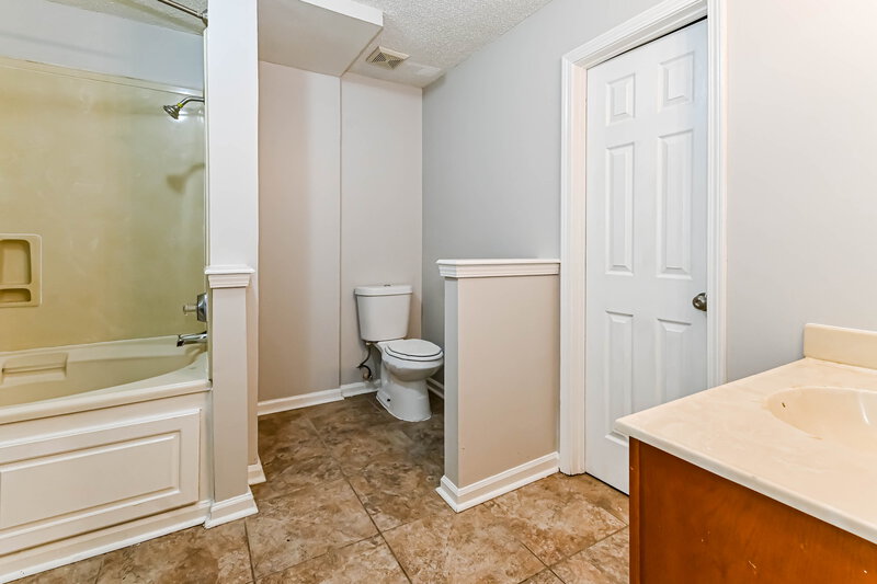 1,615/Mo, 9889 Leigh Ann Dr Olive Branch, MS 38654 Main Bathroom View