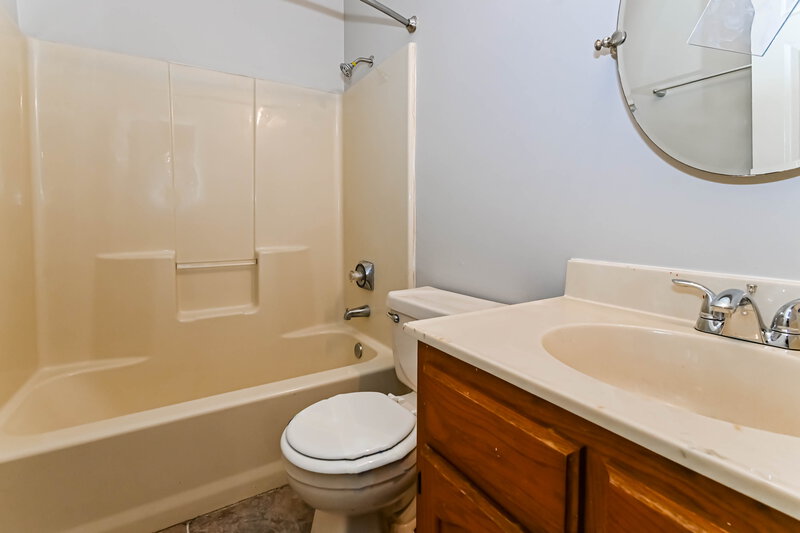 1,615/Mo, 9889 Leigh Ann Dr Olive Branch, MS 38654 Bathroom View