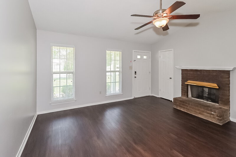 1,655/Mo, 3535 Bayberry Dr Horn Lake, MS 38637 Living Room View 2