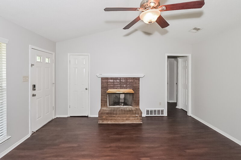 1,655/Mo, 3535 Bayberry Dr Horn Lake, MS 38637 Living Room View 3