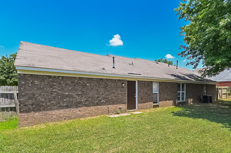 1,655/Mo, 3535 Bayberry Dr Horn Lake, MS 38637 Rear View