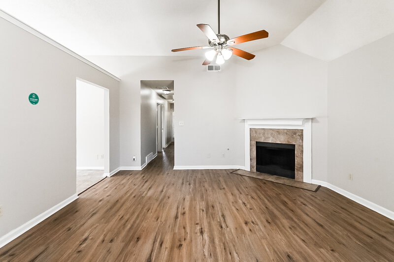 1,830/Mo, 5621 Kayla Dr Southaven, MS 38671 Living Room View 2