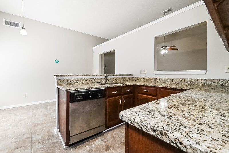 1,830/Mo, 5621 Kayla Dr Southaven, MS 38671 Kitchen View 2