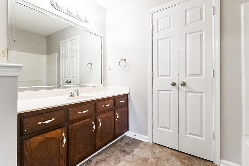 1,830/Mo, 5621 Kayla Dr Southaven, MS 38671 Bathroom View