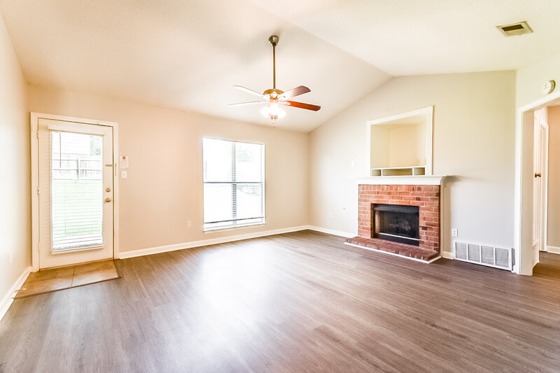1,730/Mo, 7845 Sarah Ann Dr S Southaven, MS 38671 Living Room View