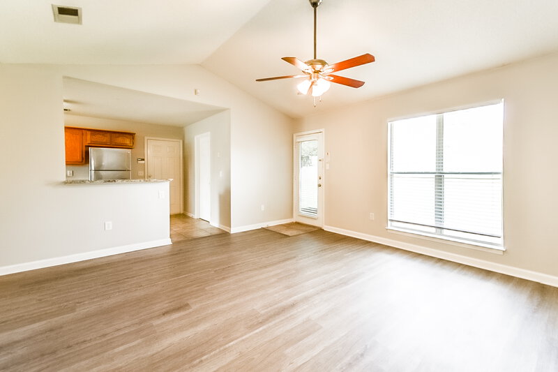 1,730/Mo, 7845 Sarah Ann Dr S Southaven, MS 38671 Living Room View 2