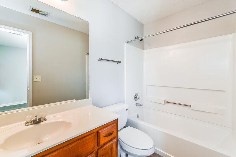 1,730/Mo, 7845 Sarah Ann Dr S Southaven, MS 38671 Bathroom View